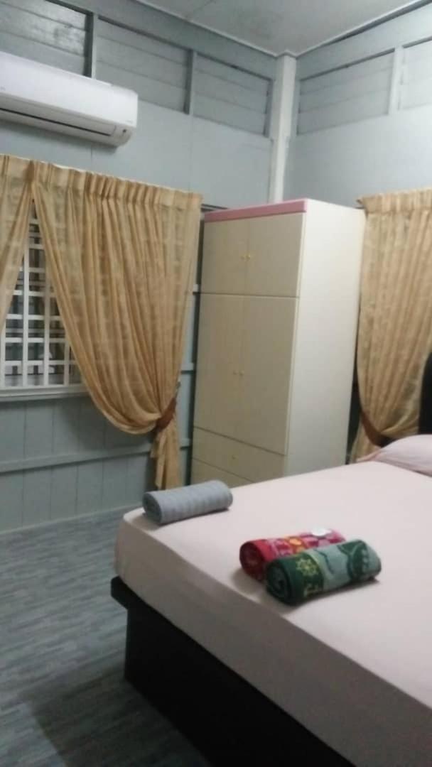 Ila Homestay Kuala Besut Jetty Екстер'єр фото