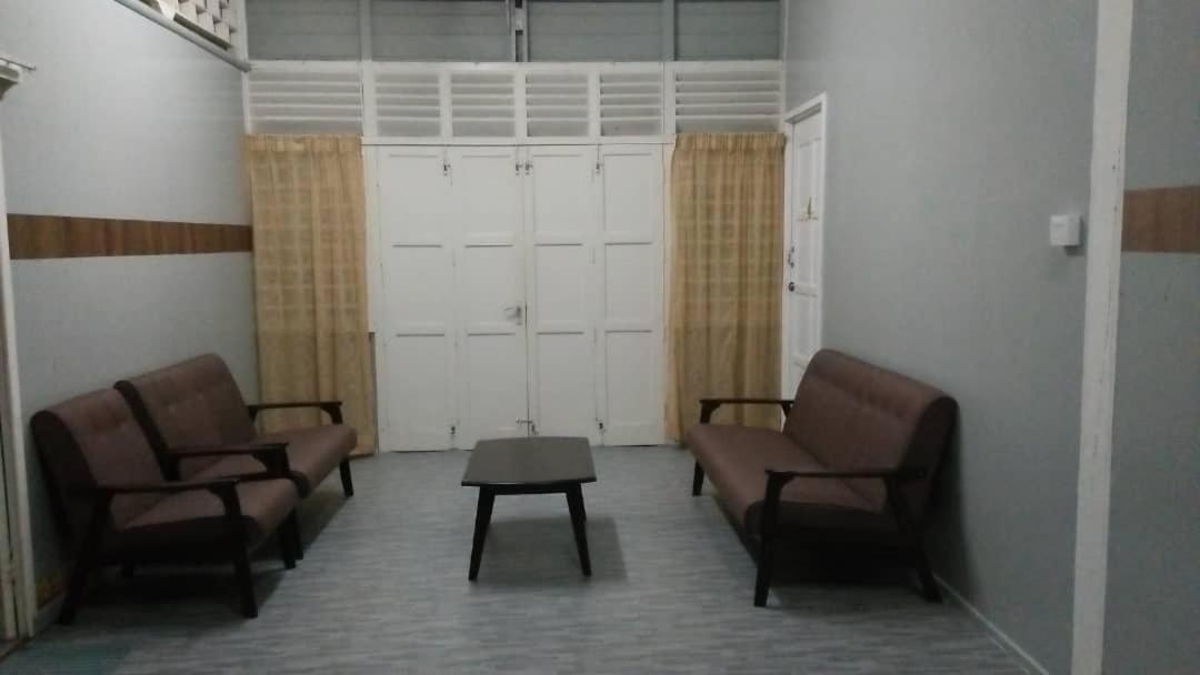 Ila Homestay Kuala Besut Jetty Екстер'єр фото